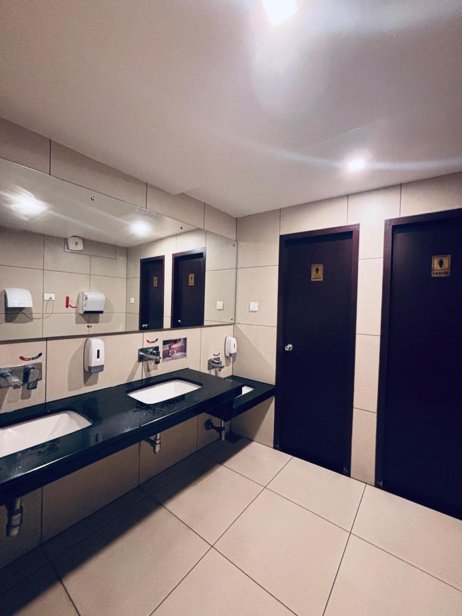 Maharani Hotel Кожикоде Экстерьер фото