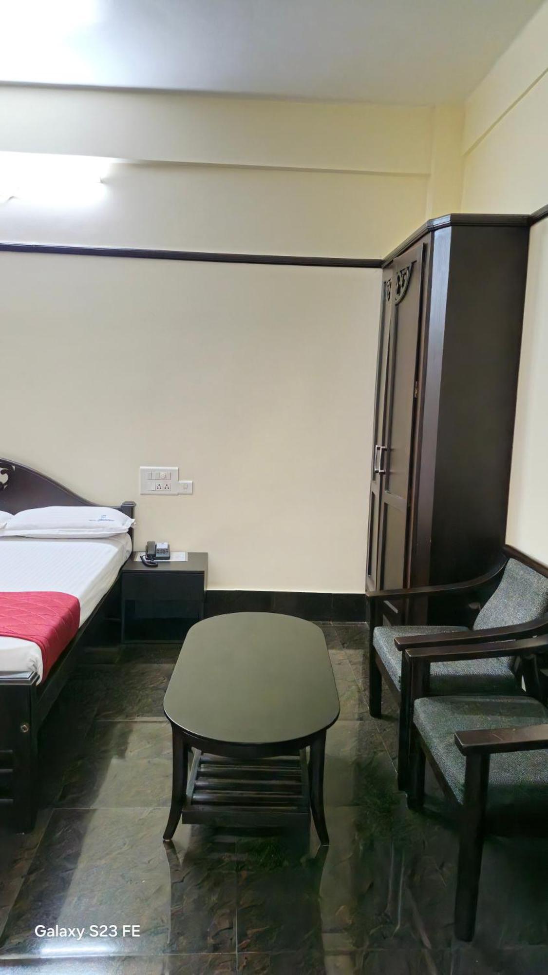 Maharani Hotel Кожикоде Экстерьер фото
